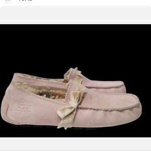 UGG Australia‎  Womens Size 7 Loafer Moccasins